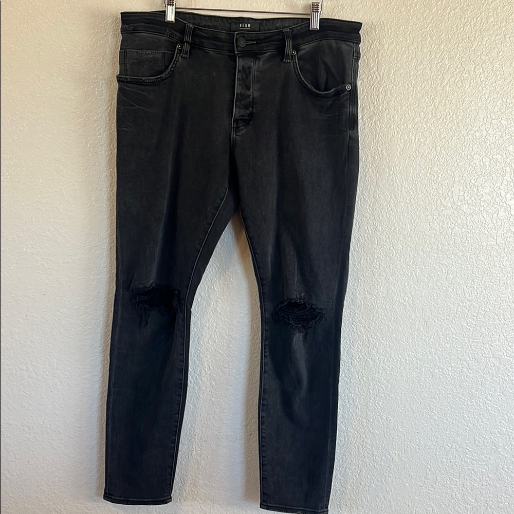 Neuw Black Skinny Jeans for a Classic Look